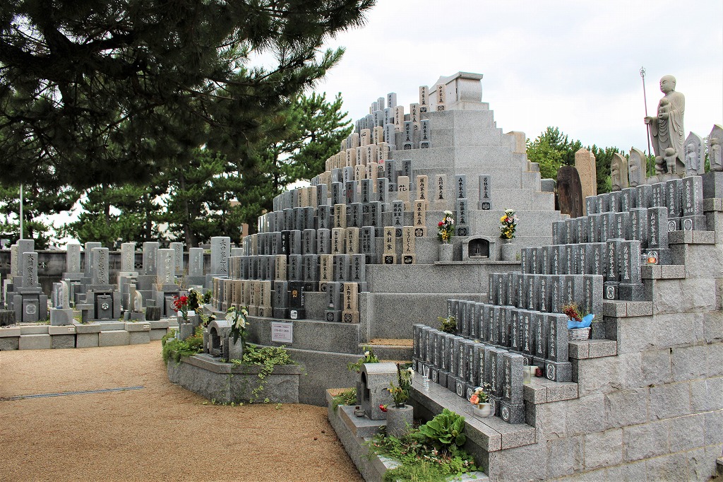 石屋墓園